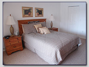 Master Bedroom - Queen