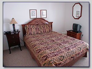 Bedroom 2 - Queen
